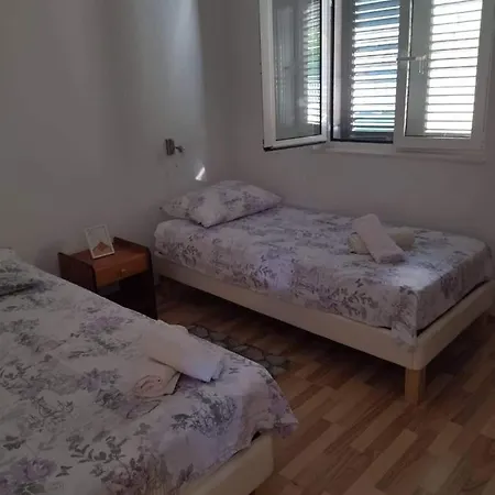 Apartmani San Guest house Grebastica