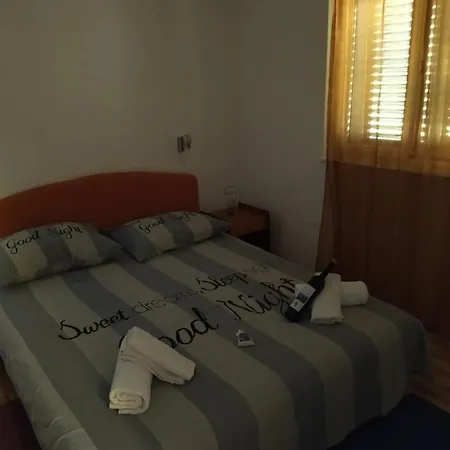 Apartmani San Guest house Grebastica