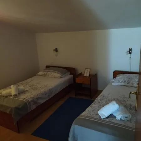 Apartmani San Guest house Grebastica